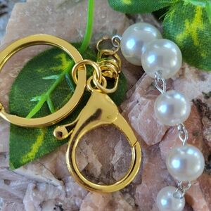 Luxurious Gold Toned and Pearl Bead Key Holder